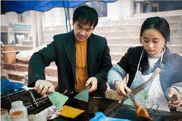 父親百萬家產全給兒媳不給兒子一分,兒子去世後才知兒媳真實身份