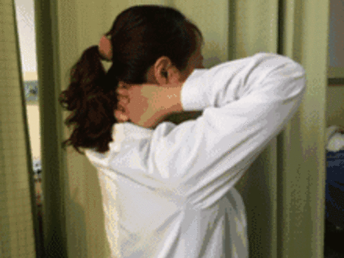 医生亲传「7个动作」,动动肩颈好舒服,三天后你会感觉