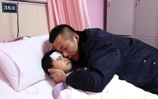 7歲女孩患白血病,媽媽逃跑了,留下遺書:放棄治療只要媽媽回來