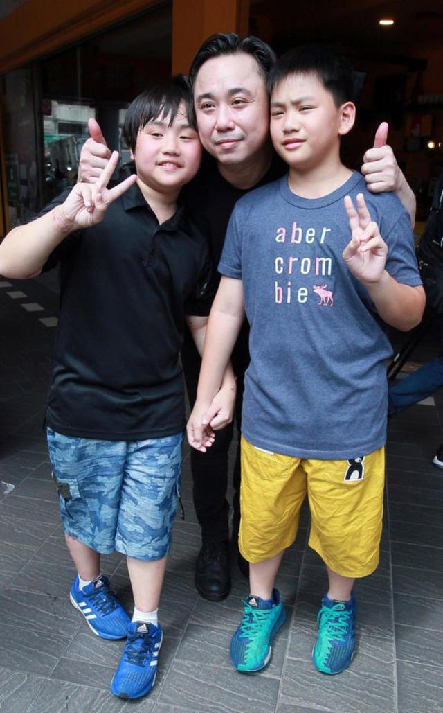 天才童星子承父業紅極一時,如今上初中變矮胖身高不及小學生