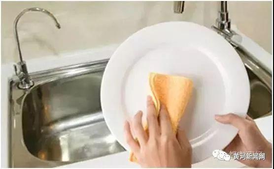 這東西甲醛超標50倍!很多人家廚房裡還在用,你家中槍了嗎?