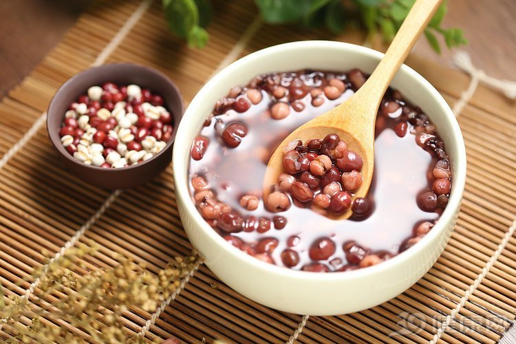 经常喝红豆薏米水,除湿消肿样样行!是有道理的!