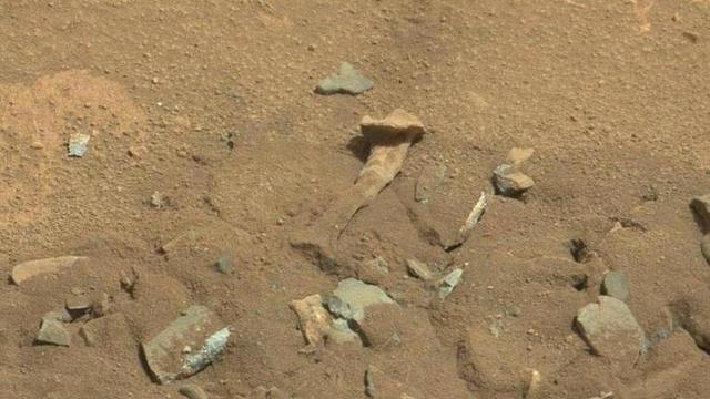 在火星發現大腿骨和機械戰甲？盤點NASA的火星趣圖與其科學解釋！