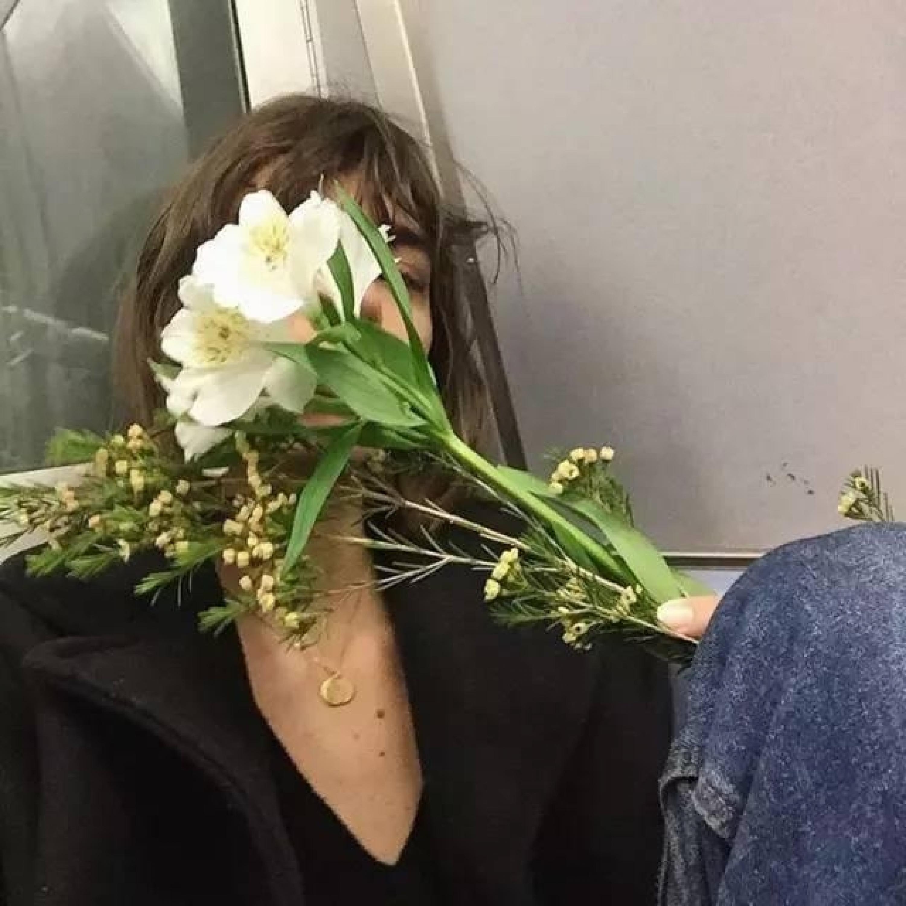 拍照也是同个道理,露脸与不露脸之间,有著微妙的平衡感.