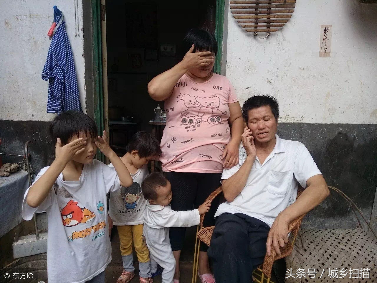 慘遭前男友潑硫酸毀容,32歲漂亮女子變「怪物」,開網絡直播賺錢-雪花新聞