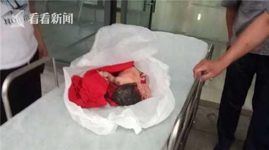 15歲女兒路邊產女 母親把嬰兒扔路邊:不能要這孩子