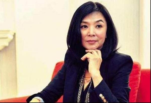 57岁陈玉莲近照曝光,结束8年婚姻,退出娱乐圈,与周润发分手后过成这样