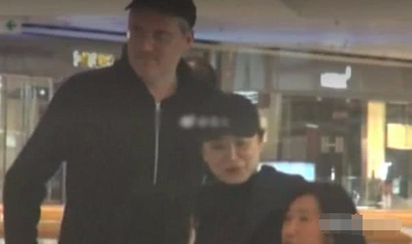 63歲林青霞被曝與邢李原離婚,丈夫在外有新歡或因她未能生出兒子! -雪花新聞