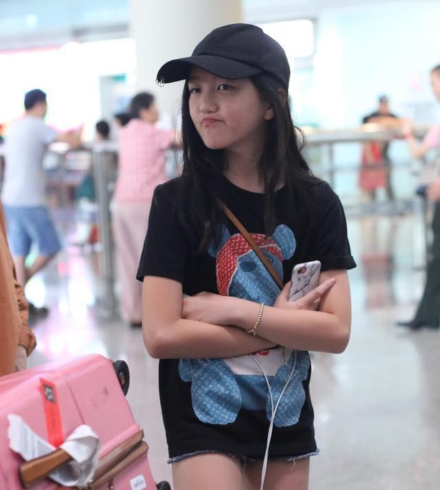 李亞鵬曬閨女李嫣最新正面照,經過3次治療她嘴唇已無手術痕跡!