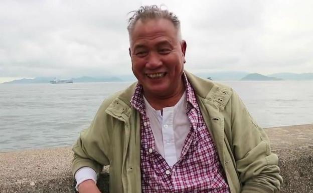 萬梓良近照曝光,白發稀疏卻笑容燦爛,港片老大哥帥氣不減當年