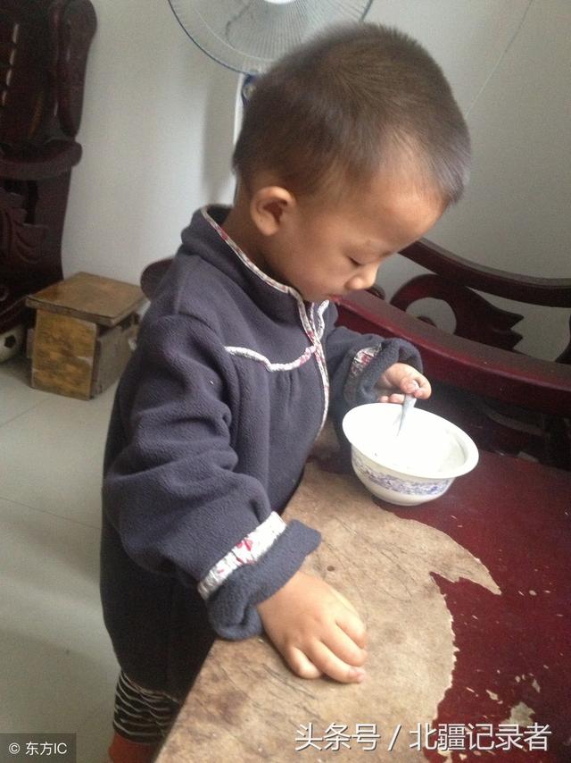 感動!深度昏迷媽媽成功產子,兩年後兒子嘴對嘴喂食又救活了母親