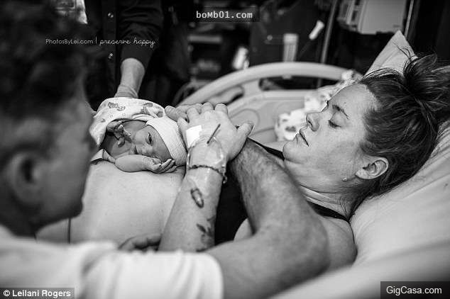 這位媽媽順利生產後「要求護士先把寶寶放在肚子上」，48分鐘後大家都不敢想像自己的眼睛…