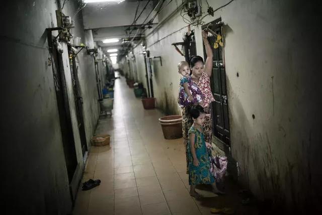 一個攝影師前往泰國,拍下了現代社會依然存在奴隸的真相