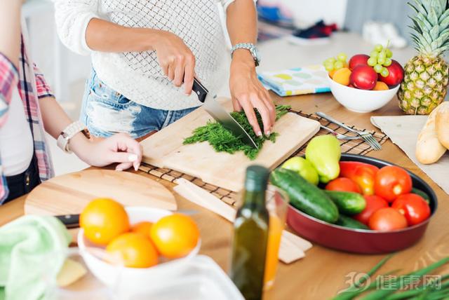 30歲女子食難下咽,確診食道癌晚期,醫生指出兩點原因