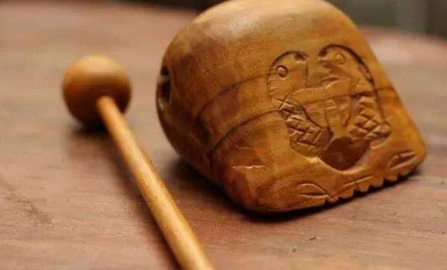 一條老狗「每天聽高僧念經」,有一天高僧告訴徒弟:快把這條狗處理掉