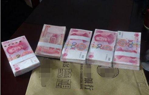 媽病逝大姐分得存款,二姐分得房子,孝順三妹只有破箱,打開蒙啦