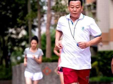 一夫二妻，樓上樓下，63歲寇世勳已後悔稱太累！