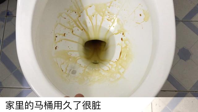 白醋倒在手心上搓一搓,真是太厲害了,解決很多家庭主婦困擾的難題