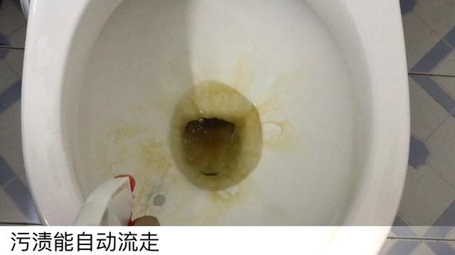 白醋倒在手心上搓一搓,真是太厲害了,解決很多家庭主婦困擾的難題