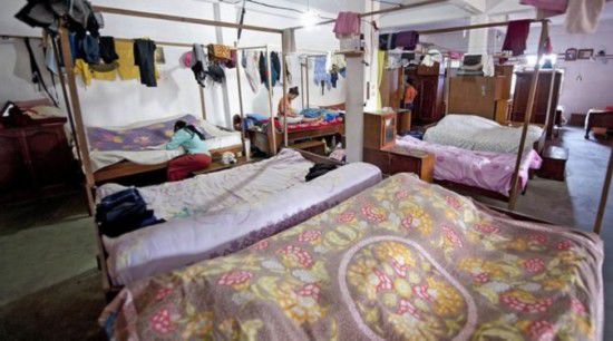 印度男子娶39個妻子同居大屋輪流陪著睡覺
