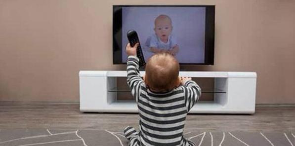 宝宝多大可以看电视?宝宝爱看电视怎么办? E