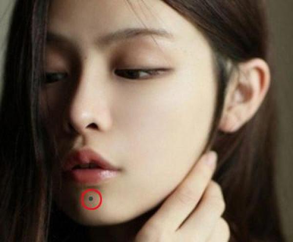 这3大富贵痣,无论男女,点掉就没福气了!否则后悔