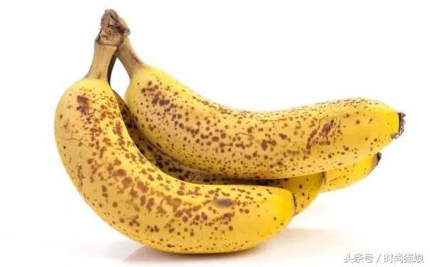 香蕉是最常见不过的水果了,但是我们常常会发现,香蕉放久了表皮就会