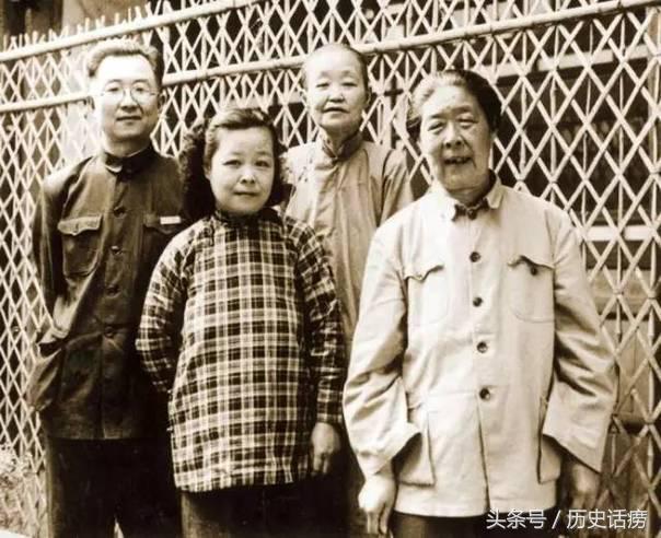 他是三代單傳的皇族,被迫娶了「姐姐」,卻愛了70年······