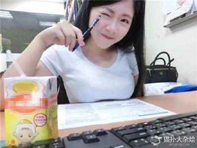 女朋友說:我懷孕了。男人繼續低頭吃飯不理,默默說:我早結紮了。然後…