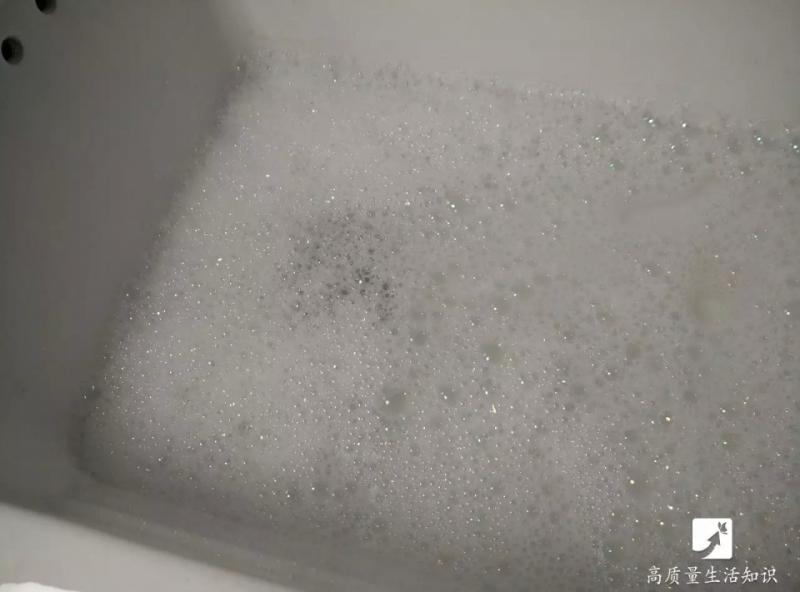 排水孔被頭髮堵了別著急,一根吸管就能輕鬆搞定!