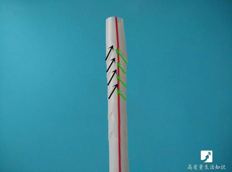 排水孔被頭髮堵了別著急,一根吸管就能輕鬆搞定!