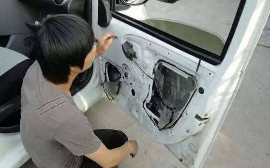 常見車玻璃升降故障,其實不用花1分錢就能修好