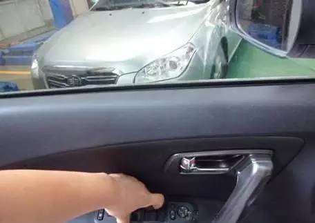 常見車玻璃升降故障,其實不用花1分錢就能修好