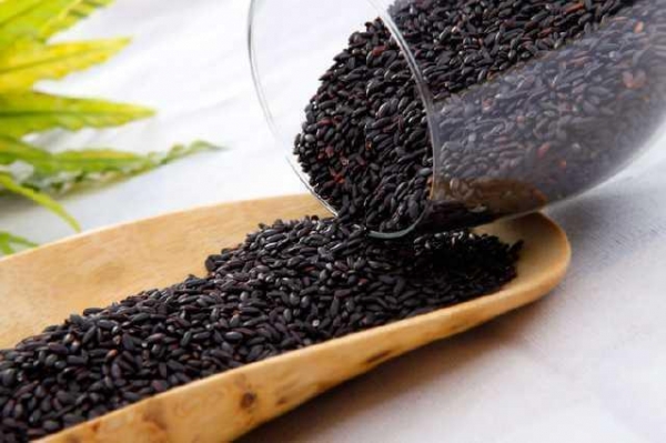 女人年過40歲,一定要多吃「這9種食物」,滿臉的膠原蛋白,讓你看起來比同齡人年輕10歲!