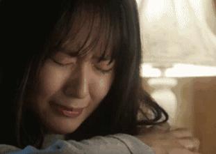 新北41歲單親媽獨守空房,國中女兒男友獨自上門,天雷勾動地火!竟直接在客廳…