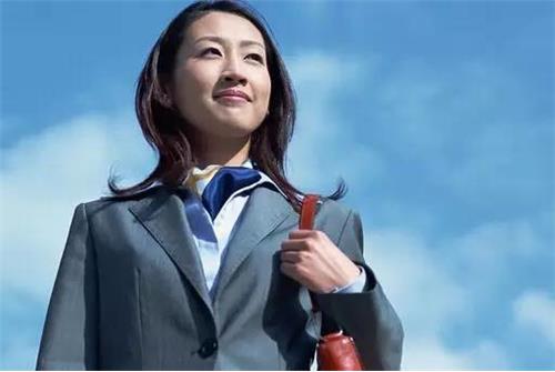 一個億萬富翁收養了一名瘦弱孤女,誰知30年後...億萬資產和他兒子最後都...結果意想不到!