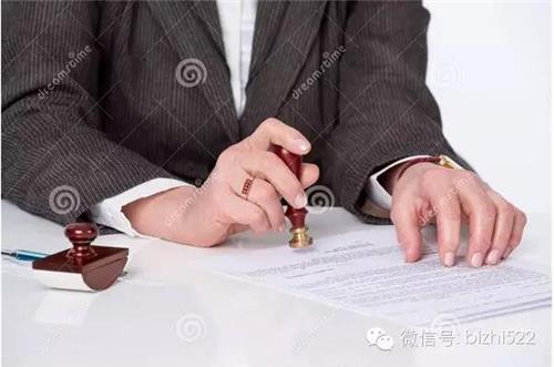 一個億萬富翁收養了一名瘦弱孤女,誰知30年後...億萬資產和他兒子最後都...結果意想不到!