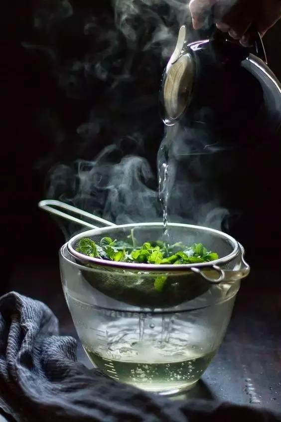 茶葉渣千萬別倒掉,誰能想到還能這麼用,省下不少錢!