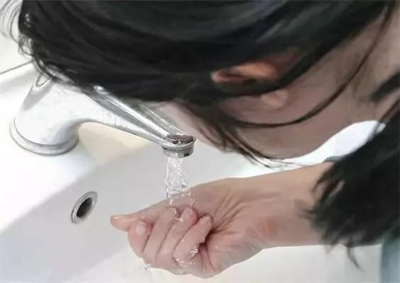 茶葉渣千萬別倒掉,誰能想到還能這麼用,省下不少錢!