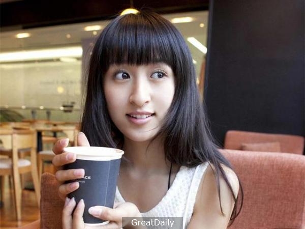 離婚那天窮老公怒摔20萬讓我滾,我笑著撿起地上的錢,說不離了