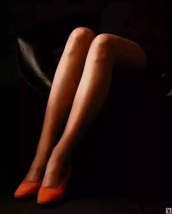 7種女生「穿短裙的坐姿」,看出你是哪種女人,還有哪種男人能讓她們春心蕩漾化身「慾望師奶」…