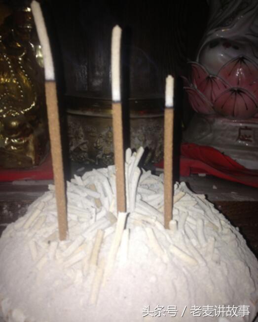 路邊拜祭的碗,不要碰!