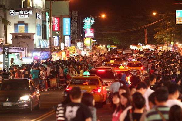 墾丁業者抱怨「遊客量雪崩」一年少100多萬,網友怒回真實原因是「出國還比較便宜」!