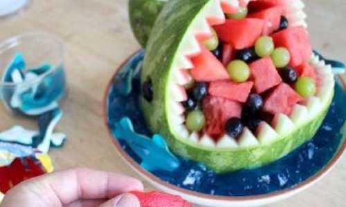 西瓜鲸鱼果盘制作教程:西瓜的创意吃法,完全能和大酒店的水果拼盘媲美