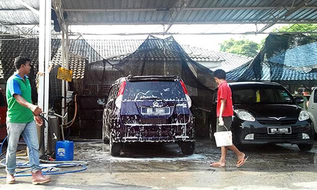 這不是在洗車啊，這是分分鐘在毀車！