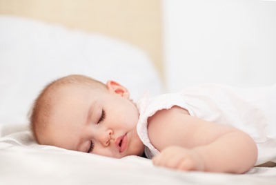 睡姿頭型有關係？寶寶睡姿優缺大比拼