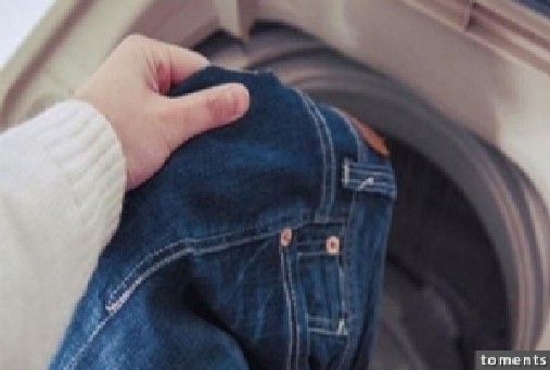 牛仔褲只要加ＯＯ浸泡，怎麼洗都跟新的一樣！6個洗衣精廣告不會告訴你的洗衣小技巧！我竟然現在才知道！