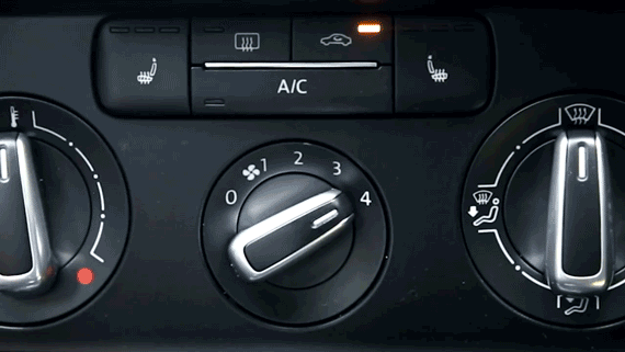 當車內起霧我們很多人都會笨笨的把冷氣打開，但科學家說這才是真正最快速的正確方法！