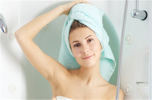 洗澡也是門技術活，洗澡後記得先把頭部擦乾淨