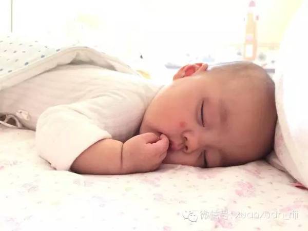 寶寶出生以來的睡相，暖化人心！